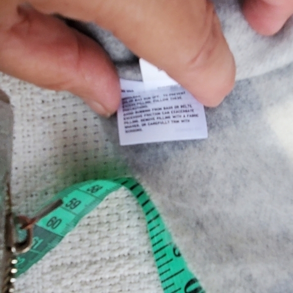 Uniqlo‎ gray plaid scarf - Picture 7 of 8